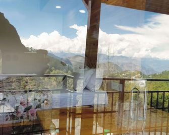 Baikunth Home Stays - Chamba - Balcón