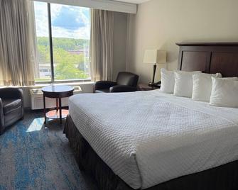 Ramada by Wyndham Cleveland Independence - Independence - Schlafzimmer