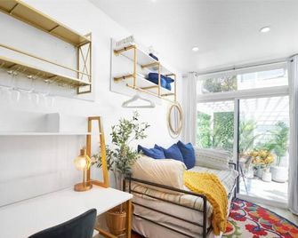 Tiny Living; Big Style - Oakland - Living room