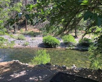 NEW - Retreat at River's Edgebr - El Portal