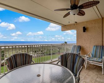 Ocean view from the master bedroom and living room with a spacious balcony 303 Atlantis - Fernandina Beach - Balkong