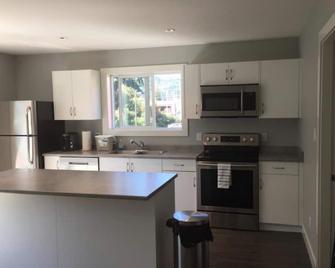 Quiet Private & Welcoming - Victoria - Kitchen