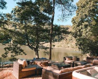 Two lakefront cabins next door - Martinsville