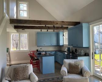 Modern charming country cottage for long term availability - Greenwich