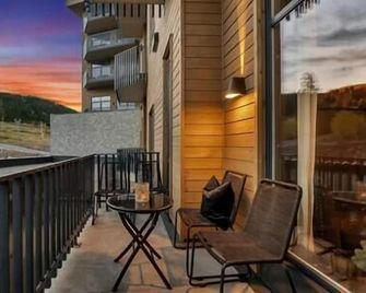 Ski-in out Apartment in Trysil Alpine Lodge with Balcony, 2 Baths & EV - Innbygda - Balcón