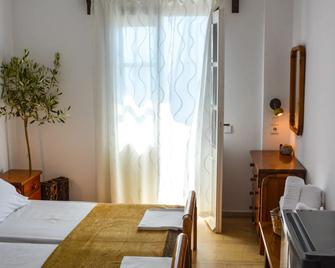 Sunrise Hotel - Ireon - Schlafzimmer