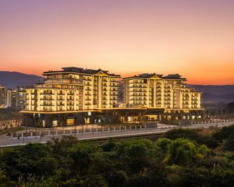 Hilton Garden Inn Xishuangbanna Gasa Airport - Xishuangbanna - Gebouw