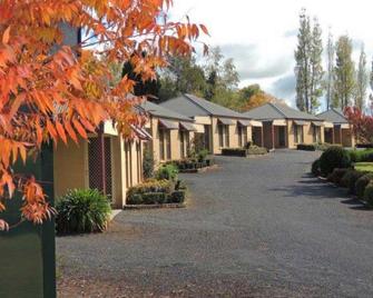 Melview Greens - Orange - Building