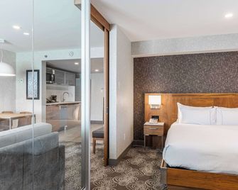 Hilton Montreal/Laval - Laval - Bedroom