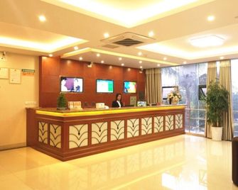 Greentree Inn Shenzhen Huanggang Port South Futian Road Express Hotel - Shenzhen - Front desk