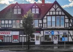 Town Centre, 5 Mins From Train Station & Supermarkets, 10 Mins to the Beach - Great Yarmouth - Building