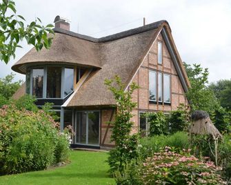 Owl Tower - Thatched Aspen House - Bad Malente - Gebäude
