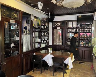 Luang Prabang Bakery & Guest House - Luang Prabang - Bar