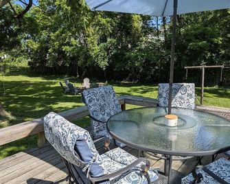 The Manx Manor - Fire Pit - 1.1 Acres - Hot Tub - Lewis Center - Patio