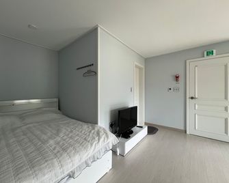 Hwacheon Park Golf Bnb - Hwacheon - Habitación