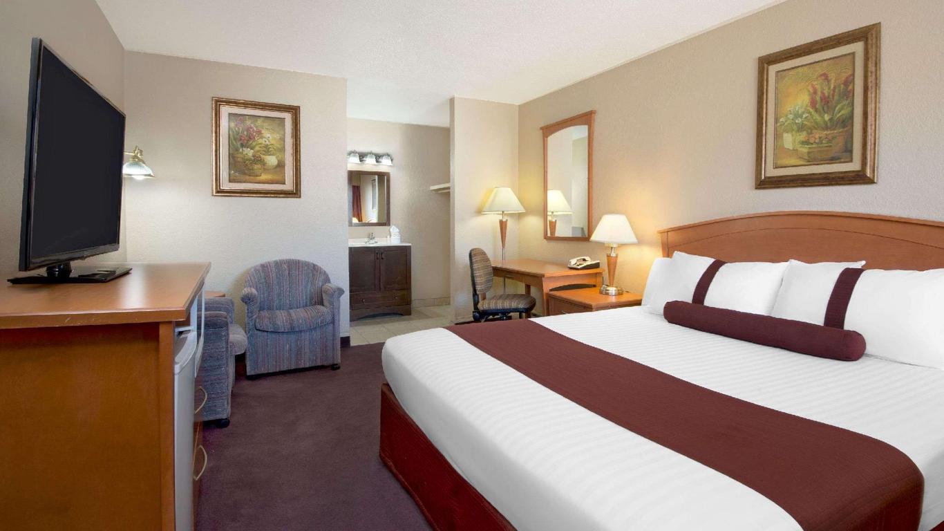 Howard Johnson by Wyndham Red Deer