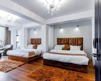 King's Bridge Suites & Spa - 大吉嶺 - 臥室