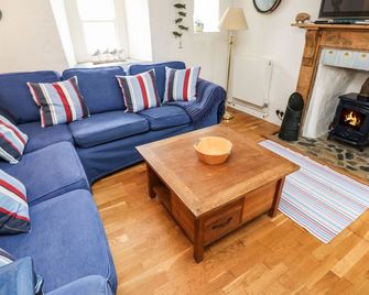 Labour in Vain - St. Ives - Wohnzimmer