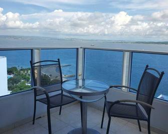 Apartamento Con Vista Al Mar, A Una Cuadra De La Playa. Piso 16 - Cartagena de Indias - Balcón