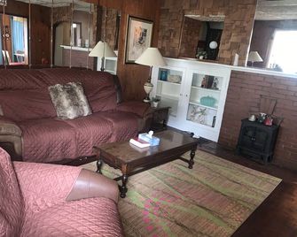 Welcome to the Gathering Place! Where Families and friends can gather together. - McKeesport - Living room