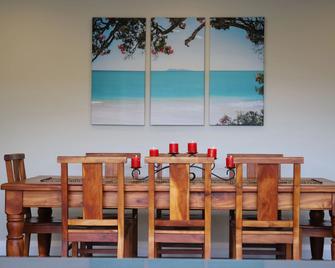 Villa93 - Katikati - Dining room