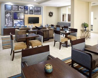 Hawthorn Suites by Wyndham Triadelphia Wheeling Area - Triadelphia - Restaurante