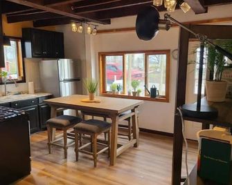 Carriage House in Old Saratoga - Schuylerville - Kitchen