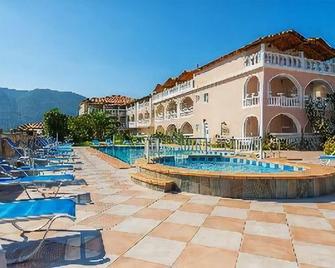 Hotel Plessas Palace - Zakynthos - Pool