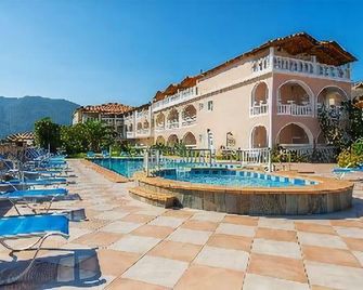 Hotel Plessas Palace - Zakynthos - Pool