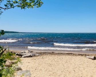 Capri Condo in Downtown Traverse City - Traverse City - Beach