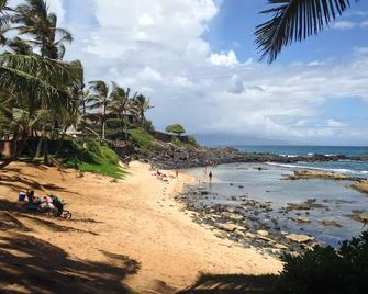 1 Bedroom North shore Maui Kuau Plaza Condo next door to Hookipa Beach - Paia - Beach
