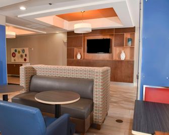 Holiday Inn Express & Suites Selma By IHG - Selma - Edificio