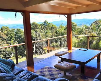 Farrants Hill - Tweed Coast Holidays - Murwillumbah - Balcón