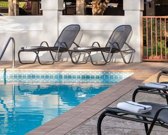 Holiday Inn Express San Antonio-Airport By IHG - San Antonio - Piscina