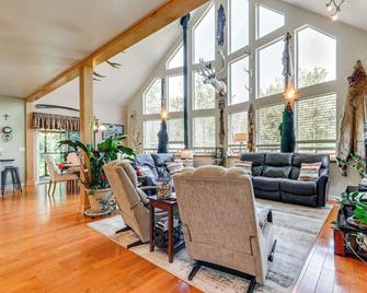 Palmer Getaway with Mountain Views and Fire Pit! - Palmer - Ingresso
