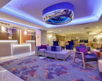 La Quinta Inn & Suites by Wyndham Dallas Love Field - Dallas - Lounge