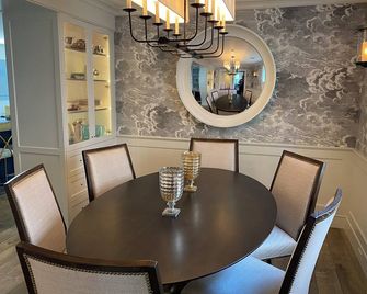 Luxurious New Harbor View Home With Hinckley Yacht! - Nantucket - Dining room