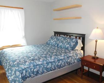 5 Bedrooms of One-Level Comfort in Beautiful Gardner, Kansas - Gardner - Bedroom