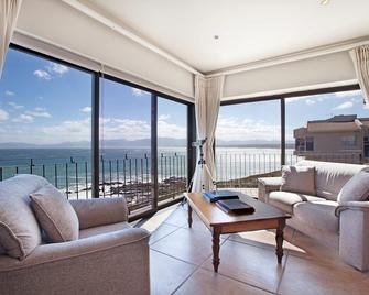 Whale Huys Luxury Oceanfront Eco Villa - De Kelders - Living room
