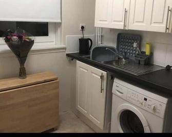 Entire 1 bed flat - Hamilton - Kitchen