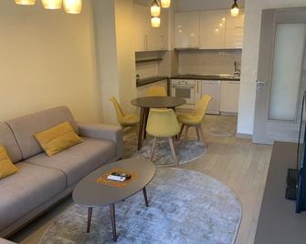 High End Apartments in Diamond Garden Building - Skopje - Living room