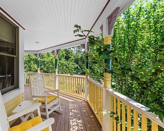 Inn at the Oaks - Eastham - Balcón