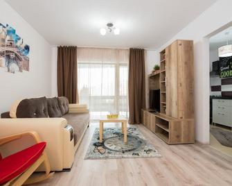 Beautiful and Bright Apartment - Predeal - Living room