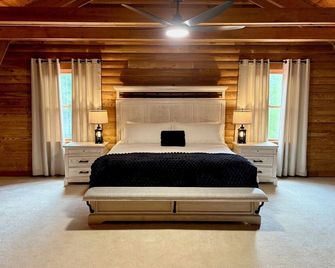 Cozy Log Cabin Retreat on the Santa Fe River – Nature, Kayaking & Relaxation! - Branford - Habitación