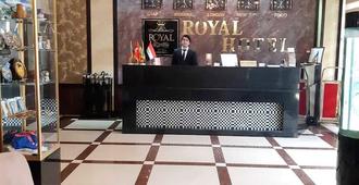 Royal Hotel - Baku - Rezeption