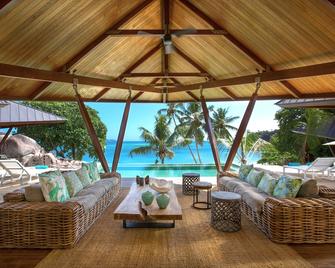 Luxury beach property - Anse Volbert Village - Innenhof