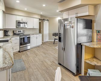 3 Mi to Lake Havasu Family Home with Game Room - Lake Havasu City - Küche