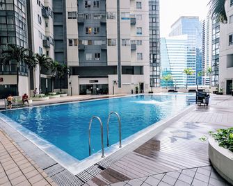 Cozi Modern Loft Suite near high street BGC wifi pool - Manila - Piscina