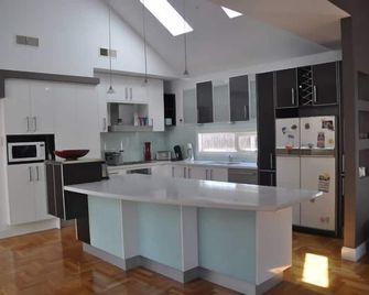 Alabah Sorrento - located at Sorrento - Sorrento - Kitchen