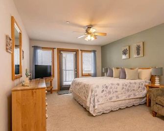 Gorgeous Lakeview Balcony with 4 Bedrooms, best location at the resort! - Arkdale - Habitación